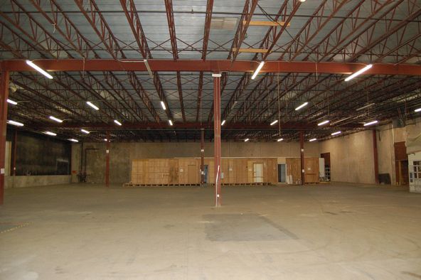 Industrial Office/Warehouse For Sale Or Lease: 6901 W 70th St, Shreveport, LA 71129